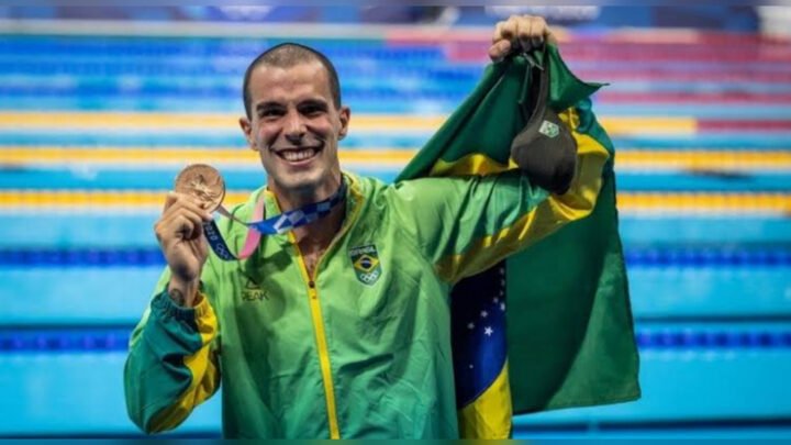 Bruno Fratus conquista medalha de bronze nos 50m livre em Tóquio