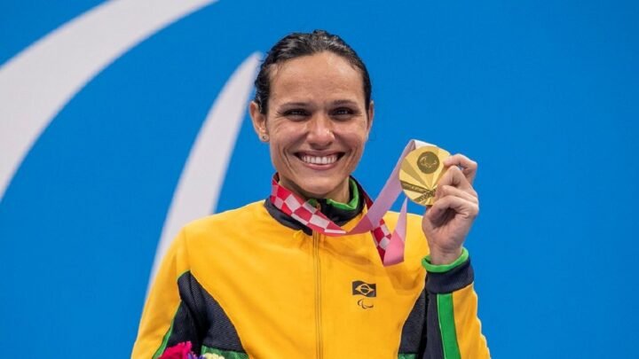 Paralimpíada: Carol Santiago é ouro e Cecília Araújo prata na natação